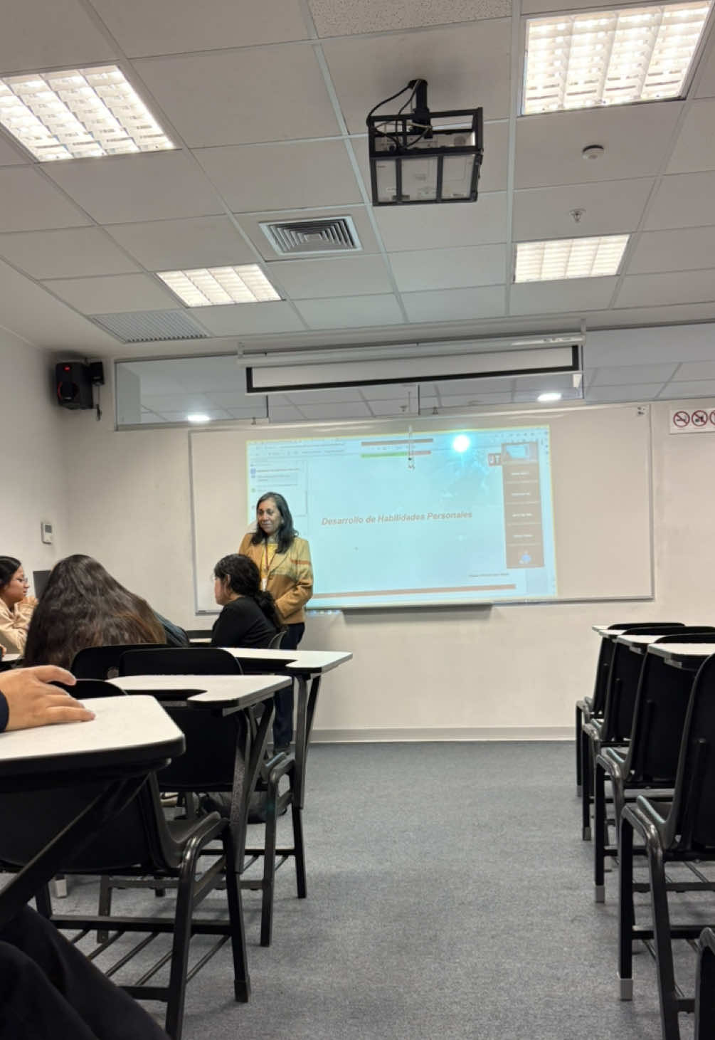 @Gibson mata @yane❤️‍🩹♏️ @✰𝐴𝑛𝑛𝑒 𝐻𝑢𝑎𝑚𝑎𝑛𝑖✰ @jramxs_ 😂 #utprules #utepianos #desarrollopersonal #classroom #buscandoanemo #fyp 