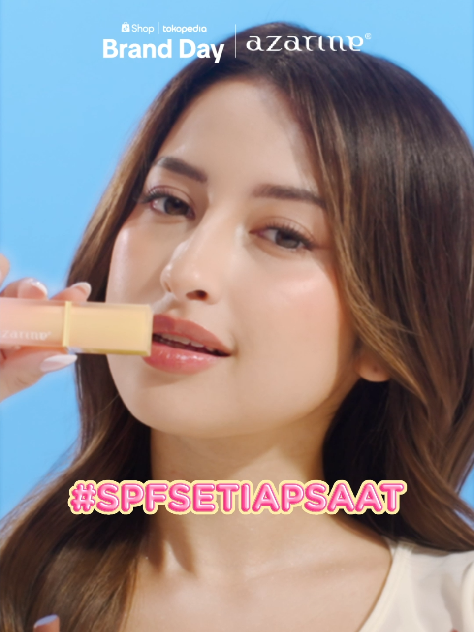 New Azarine Glowkiss Sunscreen Lip Balm! Lip Sunscreen dengan SPF 35 PA+++ membantu rawat lip barrier dan membantu proteksi bibir karena bibir juga perlu #SPFSetiapSaat. Dengan 5 pilihan warna dan tekstur yang ringan, cocok digunakan untuk reapply setiap saat. Lip Lock, Sun Blocked! Dapatkan sekarang juga hanya 60 ribuan!  #azarinelipsunscreen  #sunscreenbibir  #lipsunscreen  #spflipbalm  #lipspf  #SPFSETIAPSAAT #tintedlipbalm 