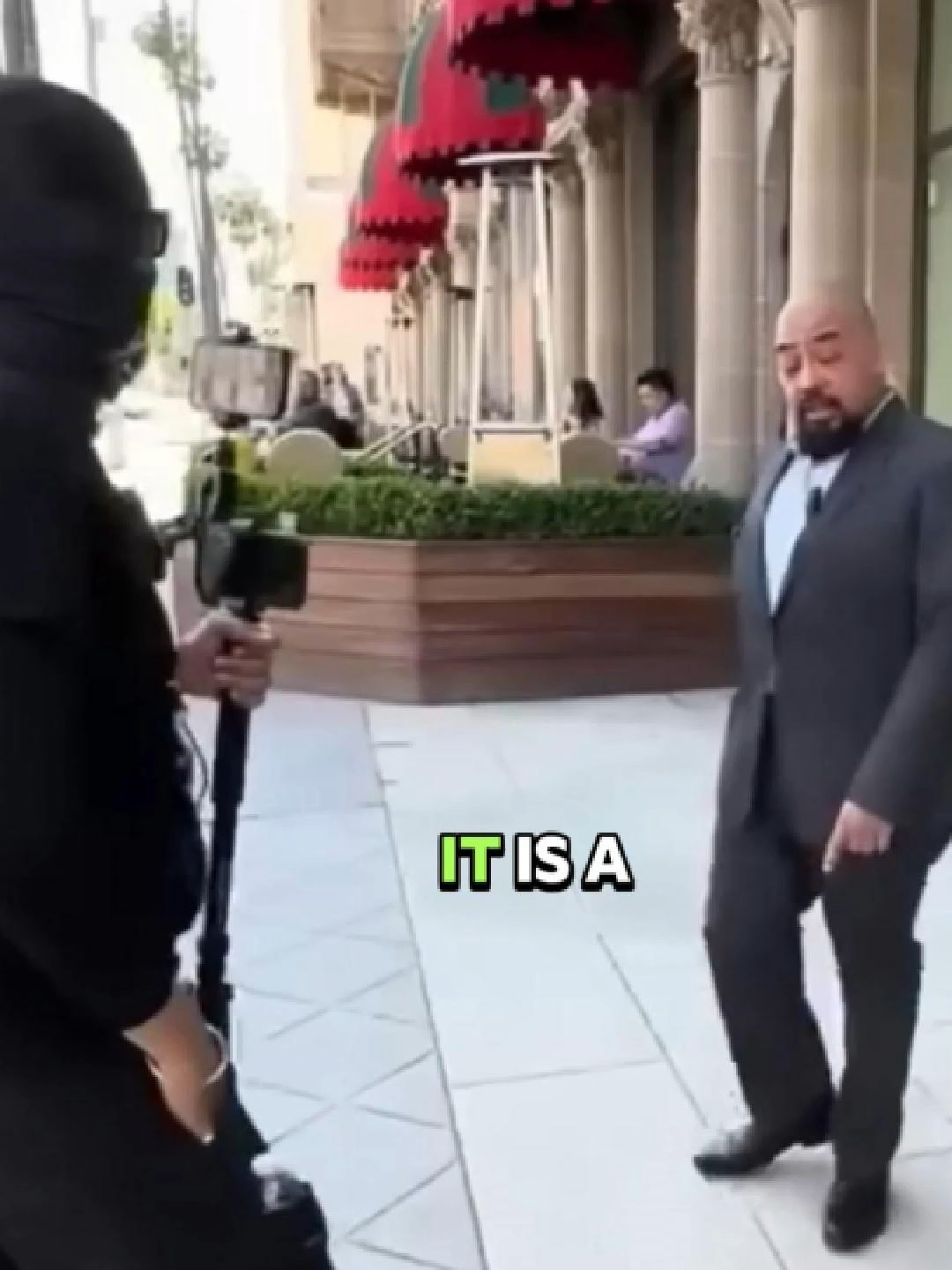 Employee Gets Schooled for Trying to Stop Our Rights #FilmingInPublic #RightToRecord #PublicPhotography #FirstAmendmentCam #AuditInProgress