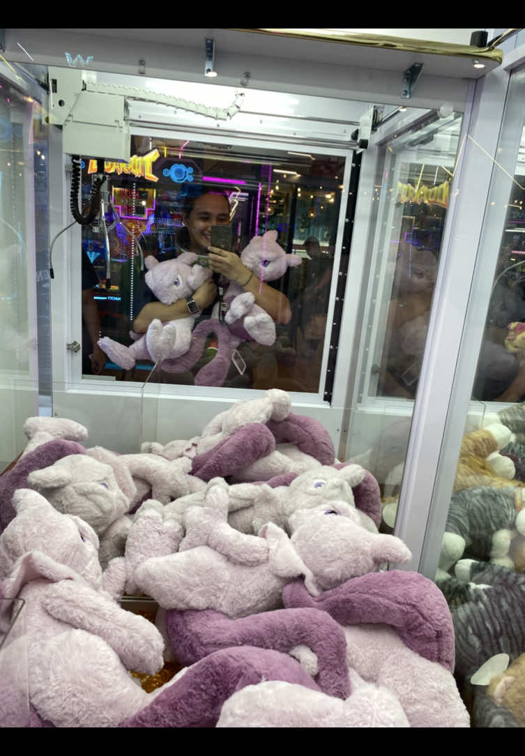 Been wanting to get this mewtwo for weeks and then the day has come… not just 1, but I got 8 mewtwos 😍 #c#clawc#clawmachinec#clawmachinewinc#clawmachinesa#arcadec#cranec#cranegames#shortsr#reelst#tomsworldq#quantumt#timezonev#viralt#timezoneph#pokemon#mewtwo #wipeout 