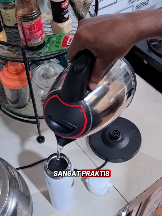 lebih irit dan praktis, menggunakan teko listrik merk sqrs muat air 2 liter. daya 500 watt bikin air cepat mendidih dan hemat listrik #pemanasair #tekolistrik #electrickettle #tekolistrik2liter #tekolistrikmurah #alatmasak #murahberkualitas #alatdapur 