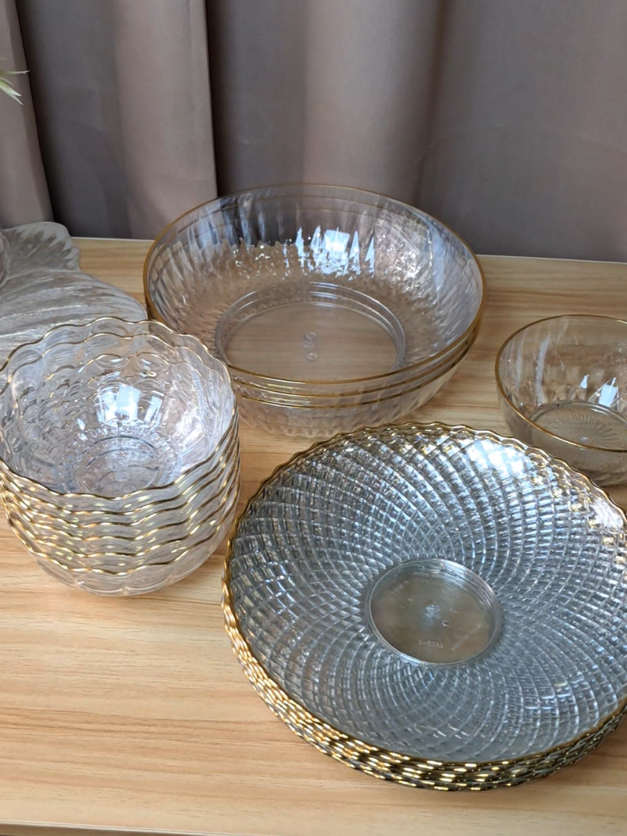 Kung gusto nyo nga ng glass plates and bowl pero may mga bata kayo sa bahay, perfect talaga to . Lakas talaga maka pang yayamanin ng plato na to at unbreakable na. Madaming available colors. #unbreakableacrylicplateandbowl #acrylicplates #acrylicplatesandbowl #unbreakableplatesandbowls #unbreakableplatesandbowls #glassplate #platesandbowls #platesandbowlsset #platesset #plates #6pcsplates #6pcsbowlset 