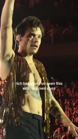 rich bc of the experience but also bc of the amount of money i dropped every time he did a hslot show in new york #hslot #harrystyles #loveontour #hslot2022 #harrystylesconcert #hslotnyc #madisonsquaregarden #concertvideo #richbecauseisawthiswithmyowneyes 
