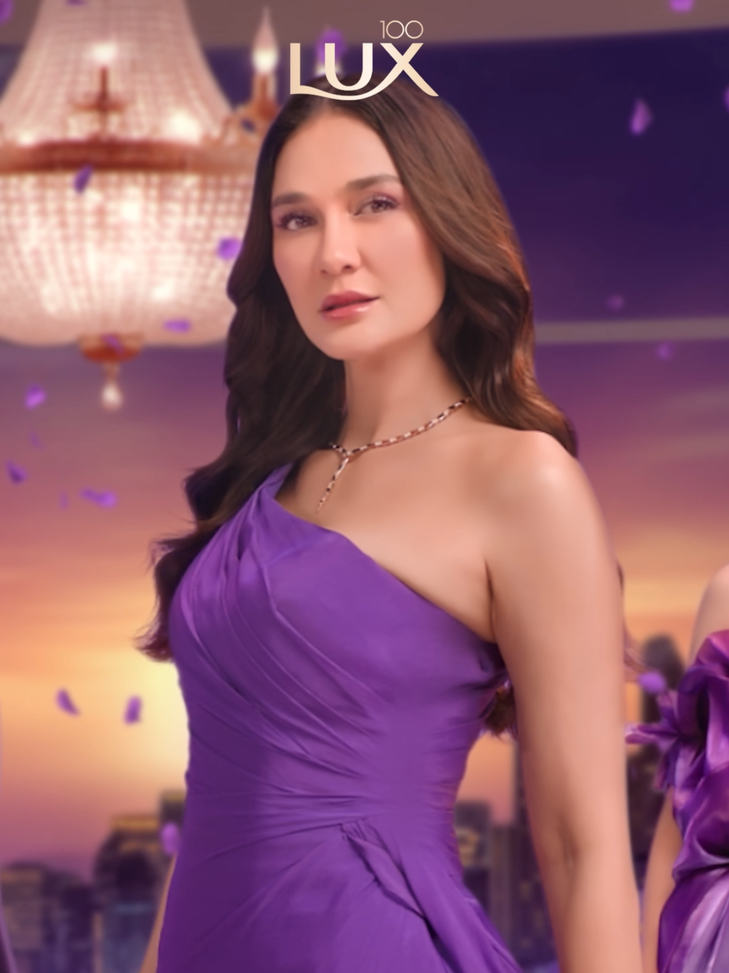 Jadi perempuan sering dapat komentar ini itu. So what? Bersama keharuman LUX, mari rayakan kecantikan dengan percaya diri menjadi diri sendiri! #ILoveBeingAWoman #LUX100Years #100YearsofLux