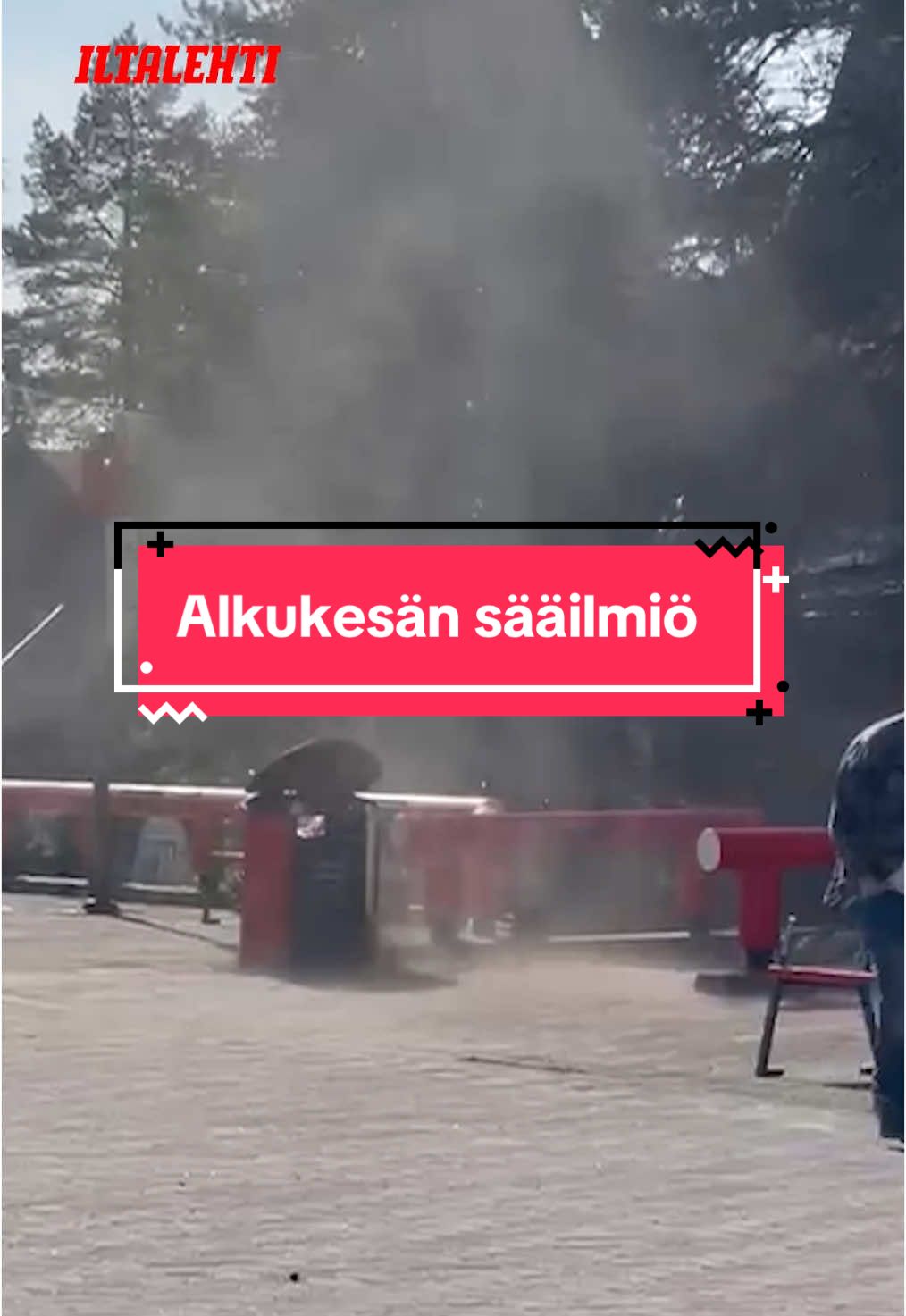 Jesse kuvasi yllättävän voimakkaan pölypyörteen Rovaniemellä. 🌪️💨🍃 #iltalehti #lukijanvideo #rovaniemi #sää #pölypyörre 