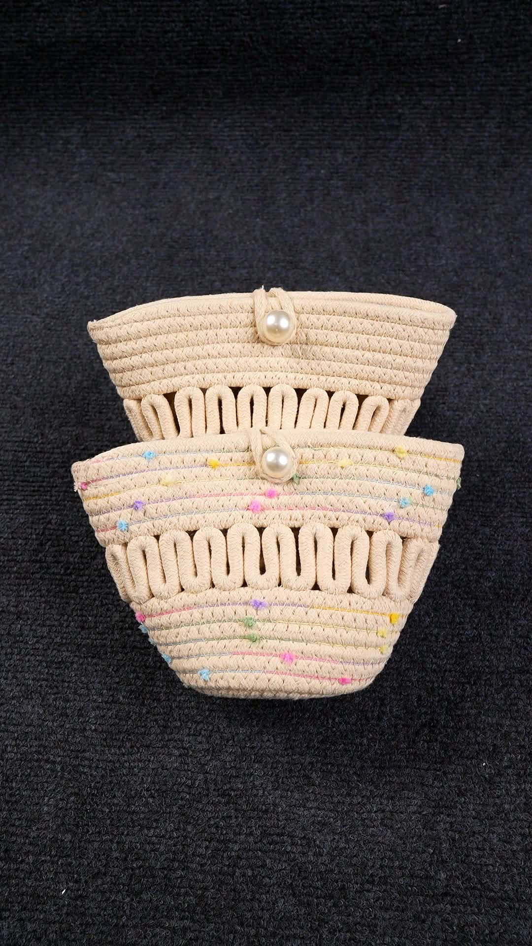Tas pelangi cantik dengan harga terjangkau, jangan sampai kelewatan. #taswanita #tasselempang #coraldaisy 