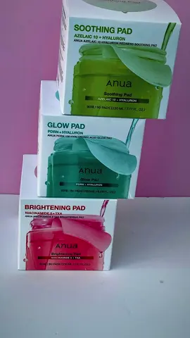 Holaaa muñecas, feliz día!! Let me show you what makes my skin glowing and look healthy! I included these wonderful pads in my skincare routine from @anua_global SOOTHING PAD AZELAIC 10 + HYALURON ANUA AZELAIC 10 HYALURON REDNESS SOOTHING PAD ANUA AZELAIC 10 HYALURON REDNESS SOOTHING PAD ANUA AZELAIC CALMING COMPLEXT, a blend of azelaic acid and seven cica-derived ingredients, is a soothing formula for calming sensitive skin and reducing visible redness, Redness due to dryness, not associated with any disease Azelaic Calming Complex 10% Hyaluron Cica ANUA AZELAIC CALMING COMPLEXT Water, 1,2-Hexanediol, Ethylhexylglycerin, Azelaic Acid, Melaleuca Alternifolia (Tea Tree) Leaf Water, Chlorella Vulgaris Extract, Madecassoside, Asiaticoside, Madecassic Acid, Asiatic Acid, Centella Asiatica Leaf Extract, Centella Asiatica Root Extract, Centella Asiatica Extract, Squalane, Ceramide NP TIP: Stretch out the fabric to the sides and try it on larger areas. GLOW PAD PDRN + HYALURON ANUA PDRN 100 HYALURONIC ACID GLOW PAD ANUA PDRN 100 HYALURONIC ACID GLOW PAD A hydration glow pad infused with PDRN, hyaluronic acid, and collagen, featuring a dual-fabric design for delivering deep moisture. PDRN Hyaluronic Acid Collagen BRIGHTENING PAD NIACINAMIDE 5 + TXA ANUA NIACINAMIDE 5 TXA BRIGHTENING PAD ANUA NIACINAMIDE 5 TXA BRIGHTENING PAD Round-shaped pad containing 5% Niacinamide and Tranexamic Acid to help brighten the appearance of skin Niacinamide 5% TXA 7 Types of Peptides HOW TO USE 1. Apply to the concerned area for 10-20 minutes, then gently wipe off following the skin's texture. 2. After using, close the lid to prevent pads drying. You might notice white powder, which is natural for an essence containing a high concentration of niacinamide dries up, depending on the storage conditions after opening. Please make sure to close the product tightly after use. These are great and leaves my skin fresh and soothing and feeling soft  Estos patches son grandiosos y dejan tu piel fresca y nutrida y sintiéndose suave, se las recomiendo  Who's excited to glow with new brigtening pad? Now available on Amazon & Ulta @anua @anua_global @Anua Store US #anua #skincareroutine #brightening #hyperpigmentation #redness #tonerpad#anua_global #ulta #sephora #anuabrighteningpad #nextgenmask #pinkpad #AnuaSoothingPad #NextGenMask #GREENPAD #AnuaGlowPad #BLUEPAD #EffortlessDailyRoutine