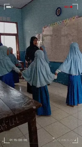 membersamai mereka bermain menikmati masa kecil 