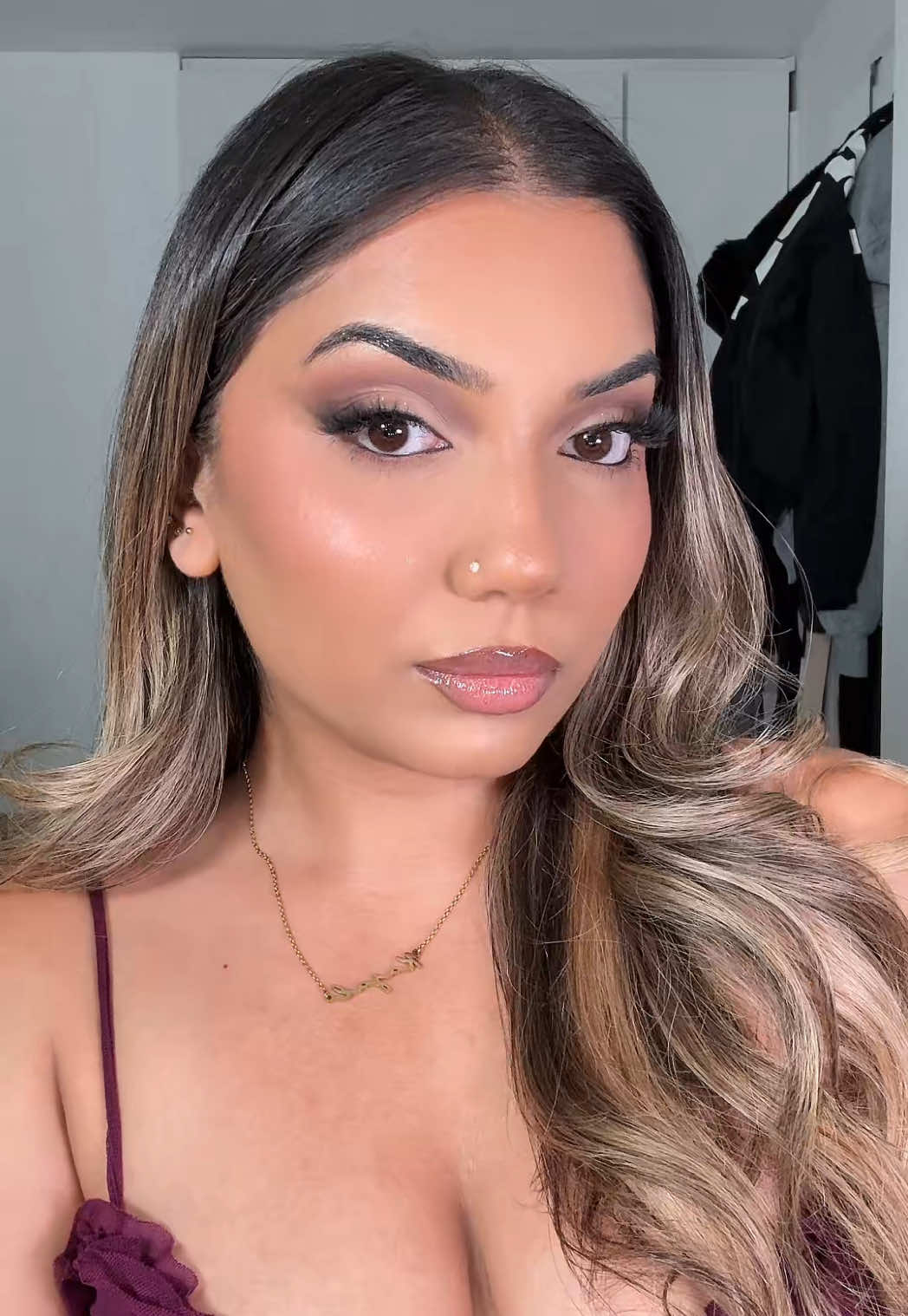 i usually get comments that complain that my makeup always looks the same so i tried something new 🐾 #makeup #makeuptransition #hudabeauty #browngirl #browngirlmakeup 