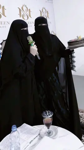 Untukmu sahabat dunia akhiratku… Uhibbuki fillah 🖤 Doaku tak pernah absen untukmu, Semoga Allah senantiasa menjaga, menyayangi, dan meninggikan derajatmu. Karena di dunia yang fana ini, aku bersyukur dipertemukan denganmu, perempuan kuat yang selalu mengingatkanku akan surga.” 🌹 Selamat milad Ustadzahku, semoga Allah kabulkan setiap doa-doa baikmu. 📿 Semoga persahabatan ini sampai ke JannahNya. #SahabatDuniaAkhirat #MiladUstadzah #NSQueenCircle #PerempuanSalingMenguatkan #HijrahBersama#ownernsqueenindonesia#ownernsqueensukabumi#ownernsqueenroyal💙 