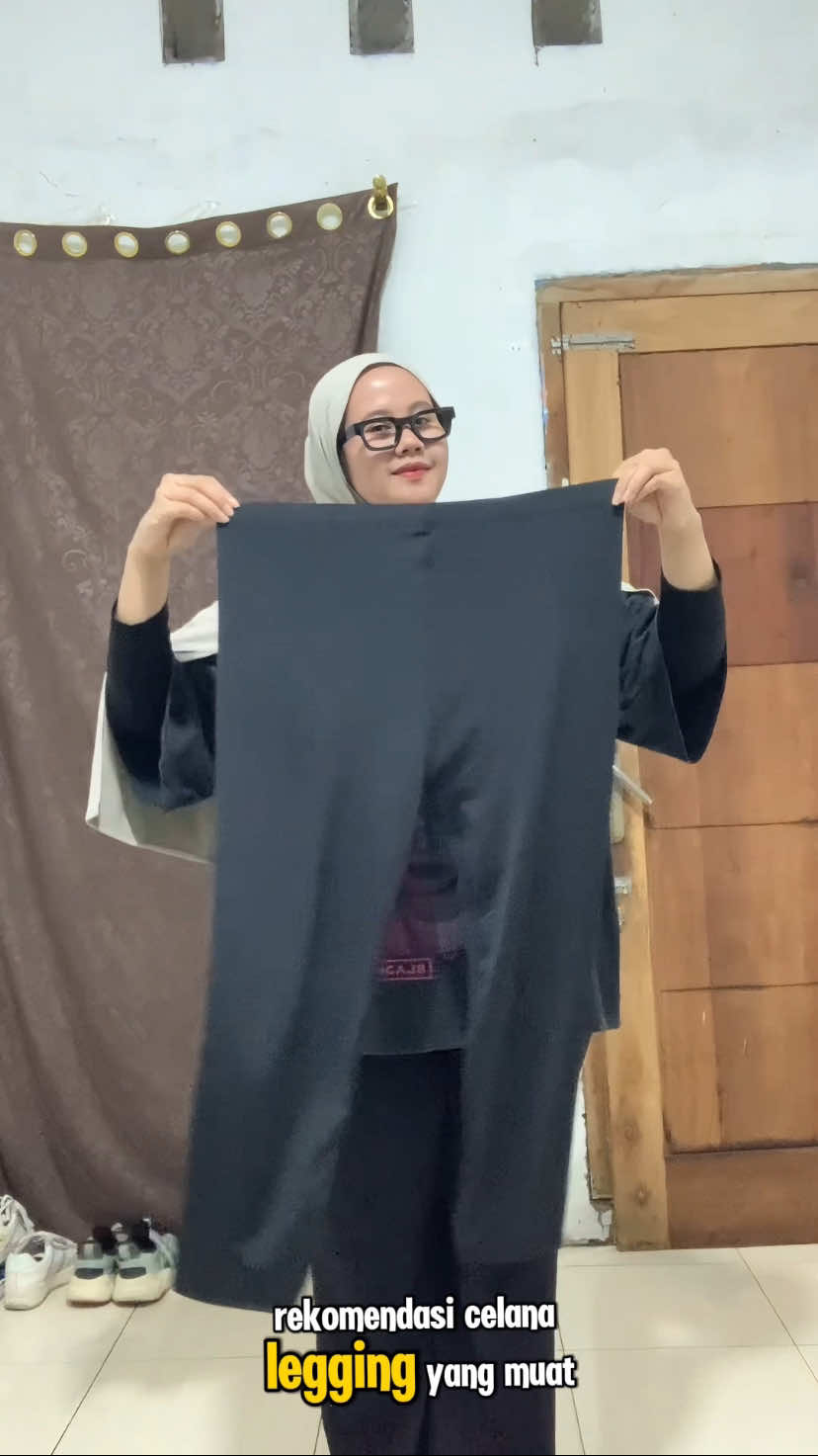 Salah satu satu legging ternyamana yg muat sampai bb 120kg, ini produk dari @sriwabasic yg mau samaan bisa cek keranjang yah #xybca #xybcaa #legging #leggingwanita #sriwa #sriwafashion #sriwabikinpede #nyamanbersamasriwa 