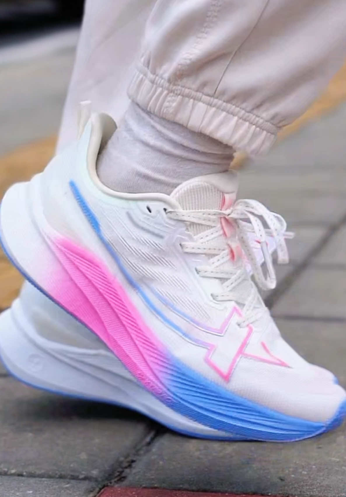 RY XTEP 2000km wanita warna Sakura 🌸#xtep #ringan #stable #Running #marathon #daily 