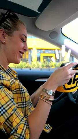 Agitație, trafic, zile pline și ți-e foame. 🤤 Unde mănânci rapid ceva gustos? La @noodle.pack of course! 😍  Intri la @vivoclujnapoca la #drivethru și îți iei pauza binemeritată.  Așa am făcut și eu astăzi. 🫠 Momentul meu de răsfăț culinar care a întrerupt agitația cotidiană.  Gata, putem merge mai departe acum. 🚘💨  #vivoclujnapoca #noodlepack #cluj #clujlife #clujvibes #FoodLover #noodles #dailylife #fyp 
