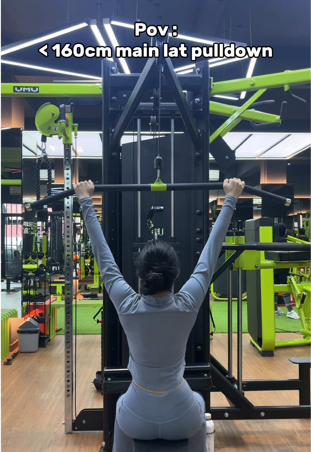 salah alatnya knp ketinggian 😤🙂‍↔️ #GymTok #latpulldown #gymgirl 