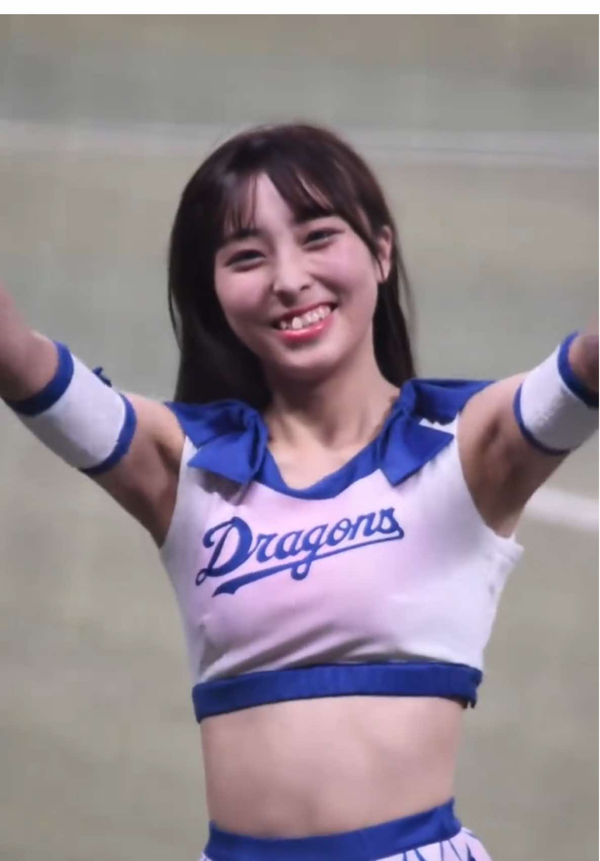チアドラのルーキーりこちゃん！ 可愛い〜ナイス笑顔👍 久しぶりに見れて良かった！ ※思いのほか前の方に来てカメラ調整間に合わずめちゃドアップになった笑 #チアドラ #中日ドラゴンズ #RIKO