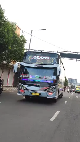 ter mangu-mangu 💃💃💃🔥 @kafa4271442238804 @sahabat.arjuna07 @J3MBER_ID.  #bus #busmania #4u #fyp #bismillahfyp #masukkberanda #jember #12not #arjuna 