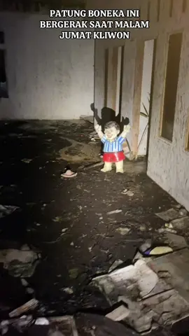 BONEKA PATUNG INI BERGERAK SENDIRI DIMALAM JUMAT KLIWON #bonekaviral #rumahboneka #hororstory #horortiktok #ceritahoror #ceritaseram #fyp #viraltiktok 