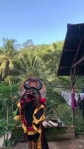 solah model opo iki😭 #fyp #foryou #4u #foryoupage #singobarong #solahbarongan #suwunwesngece #elekyoben 