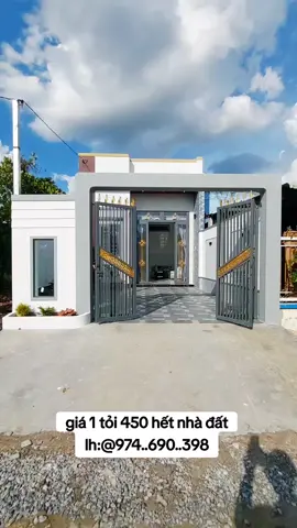 Bán Nhà Mới Long Hải Trường Tây Hòa Thành Tây Ninh & NHÀ HƯỚNG TÂY Thiết Kế Sân ÔTÔ 1 PK 3 PN 2 WC Sang Trọng Trang Bị Đầy Đủ Công Năng Đường Nhựa 10m Trước Nhà Thông Ra Chợ Và Trường Học Nguyễn Chí Thanh Ngay Khu Dân Đông DT: 5m × 28m thổ cư giá 1ty450tr anh chị xem nhà liên hệ :0974690398