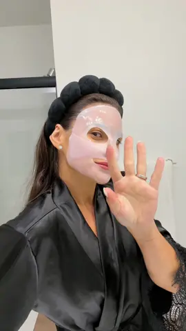 if you’re looking for collagen, that’s on this mask 🥰👌🏼 @Candorlov US  . . . #ugc #collagenmask #skincare #lifitingfacial #facialmask #collagenstimulation 