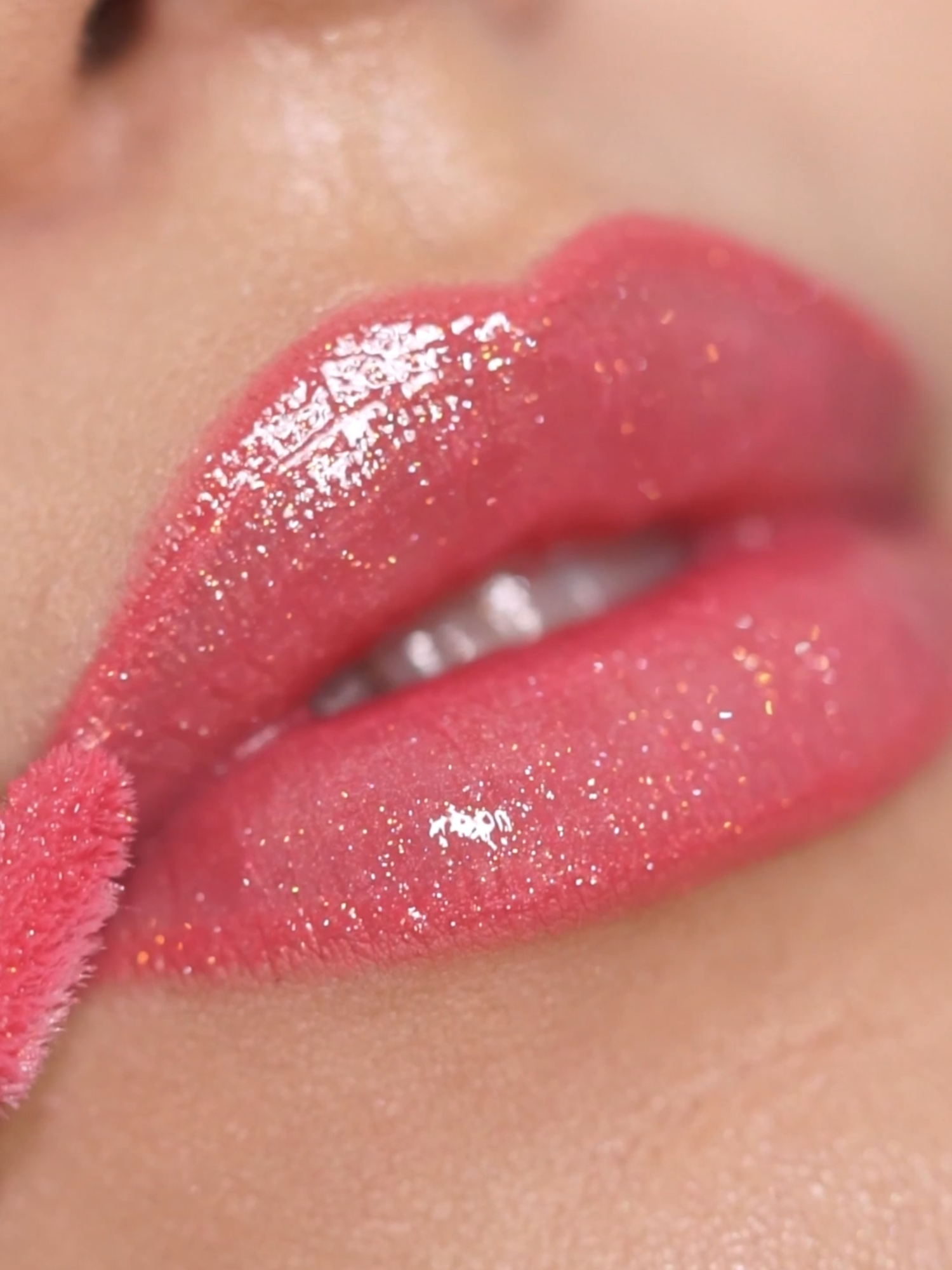 That pink shimmer though! 💖 @sylvesterdani is serving summer glam with #KIKO3DHydra Lipgloss in 26 Sparkling Hibiscus Pink 🌺 Ultra-glossy and radiant! ✨ #KIKOMilano #beauty #BeautyTok #glam #makeup #lipgloss #KIKOLips #gloss #lipcombo