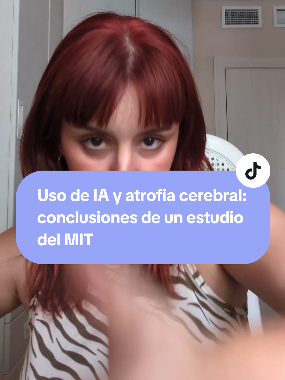 ¿Qué os parece este estudio del MIT? La queja principal que se ha hecho en redes sobre la IA es cómo afecta a las oportunidades laborales de muchos sectores y sobre el medio ambiente, y es verdad, pero no se ha hablado tanto del impacto en nuestra configuración neural y el daño que puede llegar a causar su uso habitual. No cedas tanto ante lo inmediato y lo fácil, aprovecha las oportunidades de aprender de verdad porque es lo que te mantendrá alerta y crítico ante las injusticias 🫶🏼 #ia #imt #investigacion #estudio #aprendizaje #conectividad #neuralnetworks #cerebro #capacidadcognitiva #inteligencia #atrofia #eeg #desarrollo #neurodesarrollo  #electroencefalograma #neurociencia #neuropsicologia #productividad #inteligenciaartificial #chatgpt #chatgpt4 