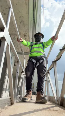 Un leve perreito más en las alturas  #paratiiiiiiiiiiiiiiiiiiiiiiiiiiiiiii #estadosunidos🇺🇸 #colombia #glazier #comedia #construction #voyallevartepapr🇵🇷 