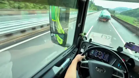 果然是地下飞机j7 110不让我超,#laithuexetai #taixetrungquoc #dongfeng #howo540man #乘龙h7 #taixetrung #dou是好车 #xetaiquatai #howotrungquoc #Howonộiđia #fawnộidia #tiktokchina #xetaitrungquoc #欧曼昆仑580马力 #nghenghiepcuatoi 