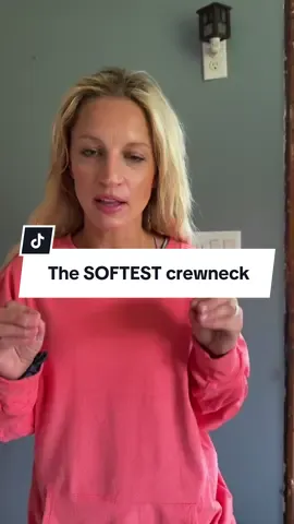 Why aren’t they talking about this on the listing?! It’s so good. #crewneck #sweatshirt #summertop #softsweatshirt #kangaroopocket #womenstop #casualstyle #casualoutfit 