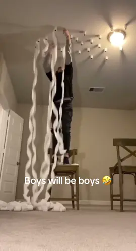 What is bro doing 🤣#fyp #goviral #foryoupagе 