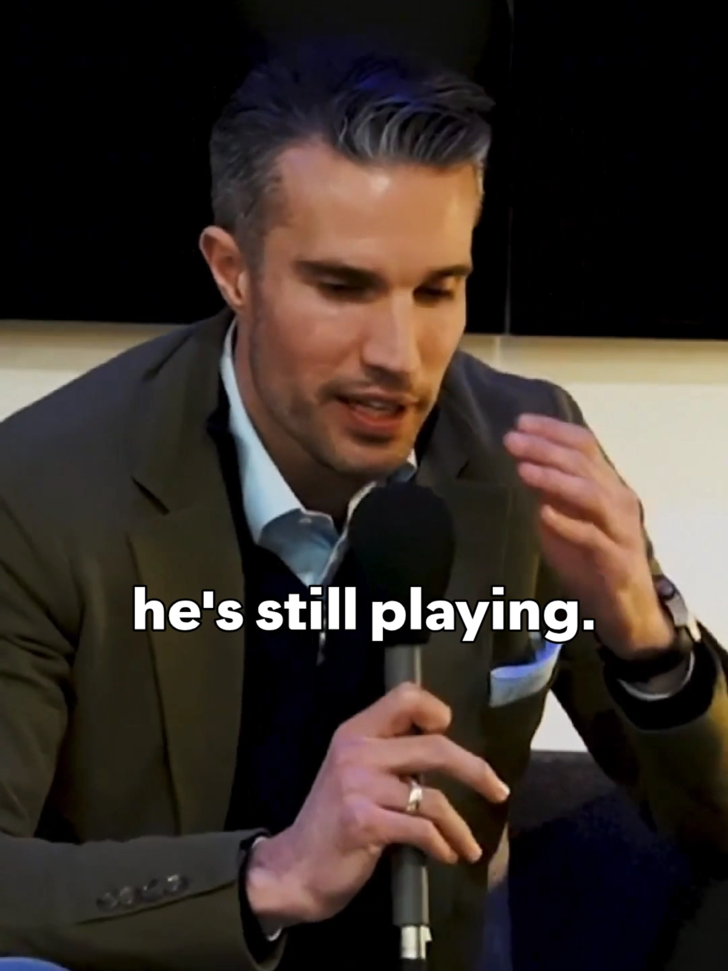 Who could RVP be talking about here...? 👀😳 #RVP #robinvanpersie #vanpersie #netherlands #footy #footytiktok