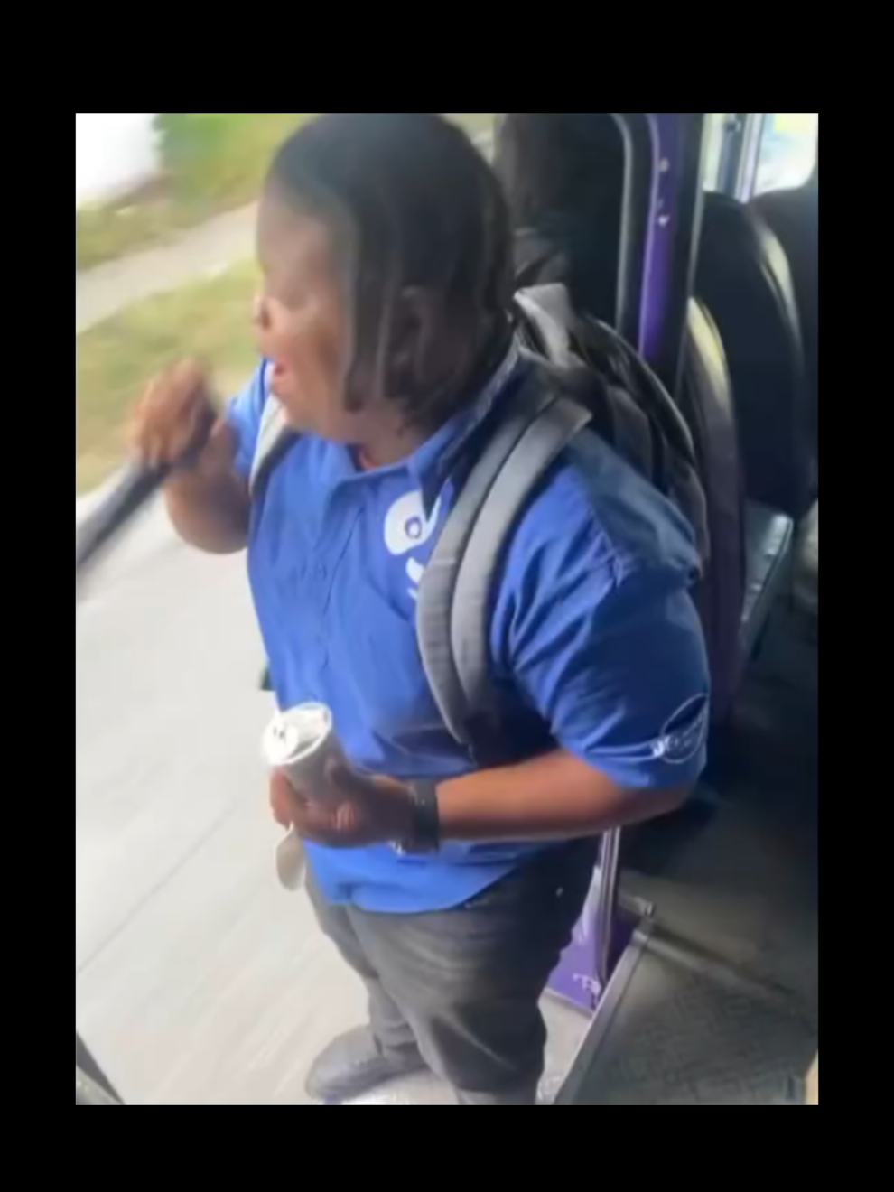 Yo solo quería ver a Sech cantar... no verlo volar 😭🚌 #Sech #Fails #CaídaÉpica #TikTokPerú #MomentosRandom #TourFail #ModoGTA #SeCae #Parati