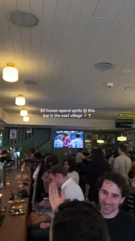 📍 thirty love  cute tennis themed bar 🎾 also they do free astrology readings!!  #nyc #bar #nightout 