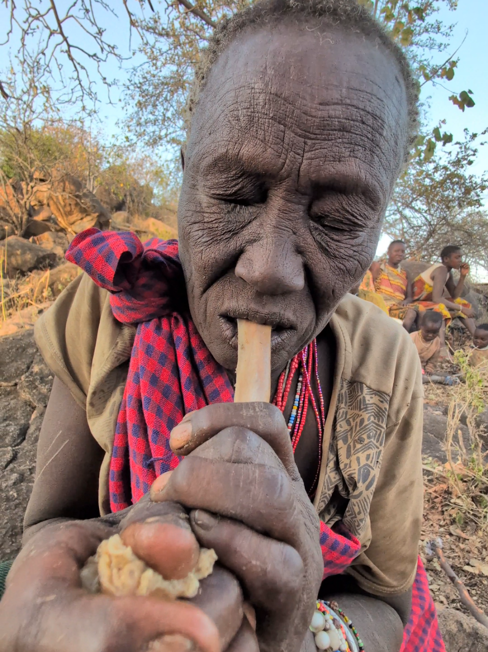 it's Wonderful 😲😳‼️ Lunch, Woman hadza Cook's and Eating their food, Very Amazing 😱😲#african #AfricanSports #animals 