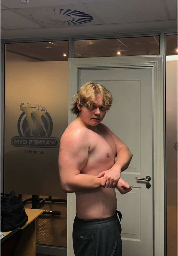 Draft for now I will get more videos out later today!!  #fyp #musclegain #explorepage #fitnesstransformation #hardworkpaysoff #mensfitness #cutting #naturalbodybuilding #Fitness #gym #weightlifting #fitnessprogress #roadtoshredded #trainhard #gymposing #weightliftingjourney #dreamphysique #bodytransformation 