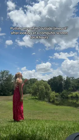 Nothing like some screen time to make you cranky as all heck🙃  #touchgrass #grounding #photosynthesize #screentime #worklifebalance #sunshine #timeout 