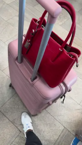 Wheels up. Worries down✈️😌☁️#traveltiktok #wheelsup #catchflights #viralvideos #fyp #airport 