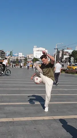 Brezilya Sokaklarından Farkı Yokk ⚽️ #futbol #goal #gol #freestyle #show #futbolcu #keşfet #reels #altyazılı #ftp #football #skilss #skill #skills #footballskills #football #tt #goat