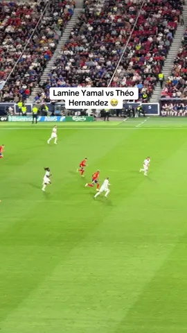 Ptdrr le petit est trop insolent 😭 #lamineyamal #yamal #fcbarcelona #españa🇪🇸 #footballtiktok 