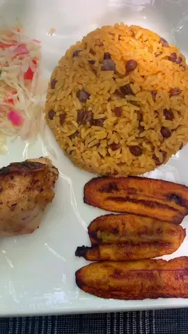 Un día más disfrutando lo mejor de mi país 🇩🇴❤️ #OrgulloDominicano #SaborRD #AlmuerzoRico #ComidaCasera #Dominicano