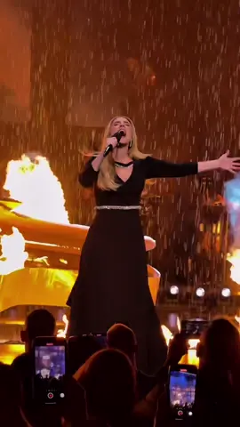 “Set Fire To The Rain” es tan ICÓNICO 🔥🌧️ #adele #adele30 #adelelive #adeleinvegas #weekendswithadele #adeleshow #adeleresidency #setfiretotherain #foryou #fyp #paratii #foryoupage #fypageシ #paratiiiiiiiiiiiiiiiiiiiiiiiiiiiiiii 
