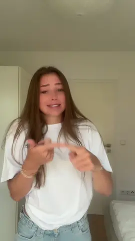 Bin jetzt in der Türkei und ihr so? #fy #outfit #viral #girlssuportgirls  