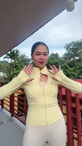 me and my butter yellow yoga jacket 💛#yogajacket #jacket #jacketwithzipper #runningoutfit #gymoutfit #GymTok #Fitness #fyp 