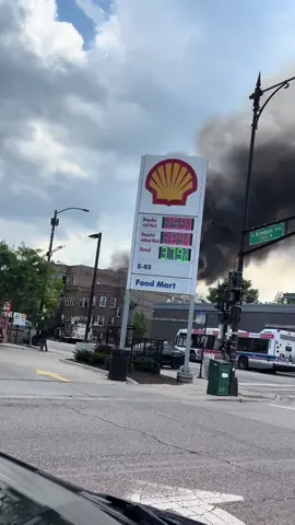 #crazy #fire #chicago #chicagonews #chicagofire #albanypark #emergency 