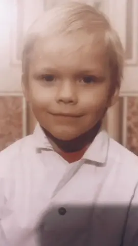Знакомьтесь пацаны !)) ЭТО Я ВАШ ТРЕНЕР !))) МИХАИЛ ВИКТОРОВИЧ !))) БЫЛ МАЛЕЦ КАК ВЫ ,  И ТЕПЕРЬ РАСТИМ ВАС ЛУЧШЕЮ ВЕРСИЮ !))