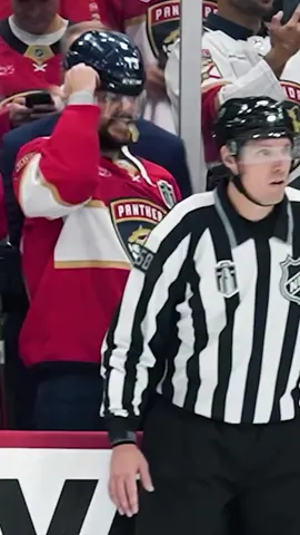 Paul Maurice didn’t forget the guys that got them there 🙌👏 #pullwax #sportscards #NHL (Via @flapanthers)