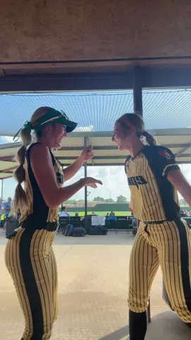 oklahoma day ☝️ #softball #fyp #gameday #duo #dontletusgethot #wearesohot #makemefamous #wearesohot #dance #baseball #huzz #twoman 