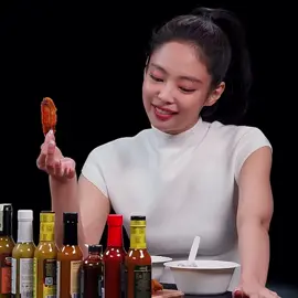 JENNIE en Hotones 🔥🌶️ no puedo creer que no se desmayara en el ala primera 🥺🤭@JENNIE  es tan diverida❤️🧸 #jennie #jenniekim #jennieblackpink #jennierubyjane #jennieruby #jennierubyjanekim #BLACKPINK #blinks 