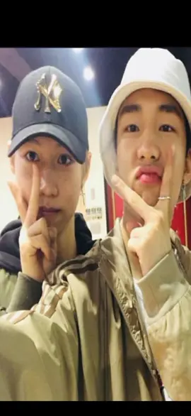 mis padres ;3  #parati #fyp #foryoupage #hyunlix #straykids #dedicar #tiktok #nostalgia #viral #hyunjin #felix #stay #parati #podercerdito❤️ #noflop #fyp #skz #kpop 
