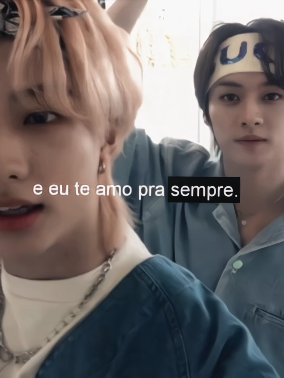 #HYUNHO - nunca pensei que ia conhecer alguém tão especial ao ponto de eu não saber explicar o quanto eu o amo, Theo, vse foi o anjo que Deus me deu, eu só tenho a agradecer o qnt você me faz bem! com vse eu não preciso fingir qm eu sou de verdade, e isso um dos motivos que eu te amo tanto! temos tanta coisa em comum... moramos perto um do outro, isso me deixa tão feliz. Theo pode contar comigo p SEMPRE, eu nunca irei te abandonar, prometo de dedinho ☝️ Te amo Theo, meu melhor amigo p sempre ! 🤍🖐️ - @┈ ɱα𝗍𝗍𝗵 ω. ɱıη𝗁o ֹᰍ🐇 - #ta4aey #hyunho #skz #hyunjin #leeknow #dedicate #skz4thgenleaders 